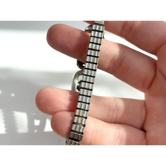 Art Deco Jaclyn Smith JS3185 Silver T Stretch Ladies Vintage watch 19mm - WORKS! - Picture 6 of 9